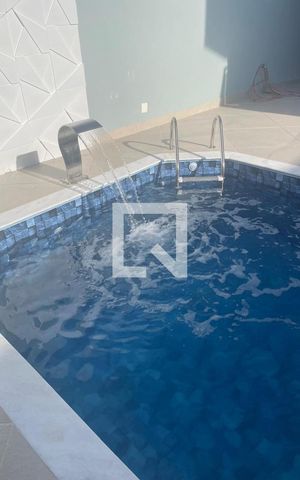 Casa de condomínio à venda com 320m², 3 quartos e 4 vagas Casa de condomínio à venda com 320m², 3 quartos e 4 vagasPiscina