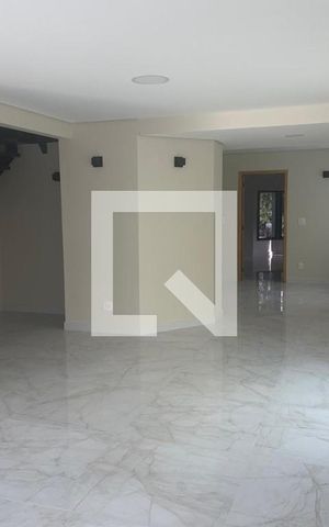 Casa de condomínio à venda com 320m², 3 quartos e 4 vagas Casa de condomínio à venda com 320m², 3 quartos e 4 vagasSala