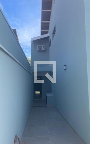 Casa de condomínio à venda com 320m², 3 quartos e 4 vagas Casa de condomínio à venda com 320m², 3 quartos e 4 vagasÁrea Externa