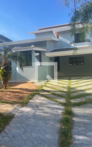 Casa de condomínio à venda com 320m², 3 quartos e 4 vagas Casa de condomínio à venda com 320m², 3 quartos e 4 vagasFachada