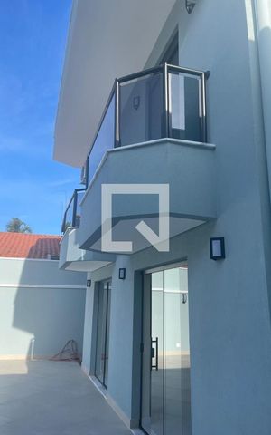 Casa de condomínio à venda com 320m², 3 quartos e 4 vagas Casa de condomínio à venda com 320m², 3 quartos e 4 vagasÁrea Externa