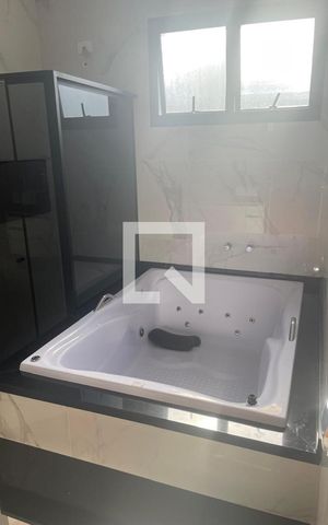 Casa de condomínio à venda com 320m², 3 quartos e 4 vagas Casa de condomínio à venda com 320m², 3 quartos e 4 vagasBanheiro