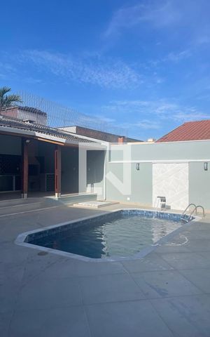 Casa de condomínio à venda com 320m², 3 quartos e 4 vagas Casa de condomínio à venda com 320m², 3 quartos e 4 vagasPiscina