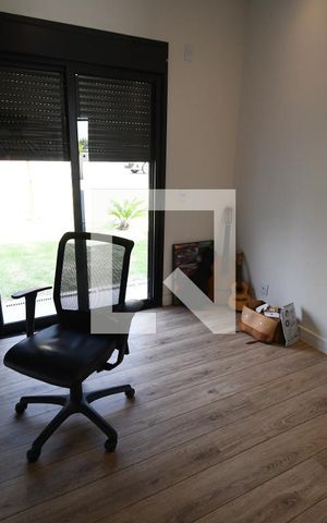 Casa de condomínio à venda com 265m², 4 quartos e 4 vagasEscritório