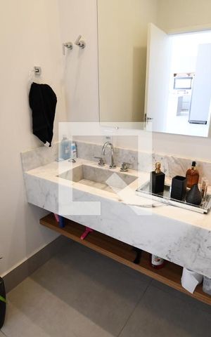 Casa de condomínio à venda com 265m², 4 quartos e 4 vagasLavabo