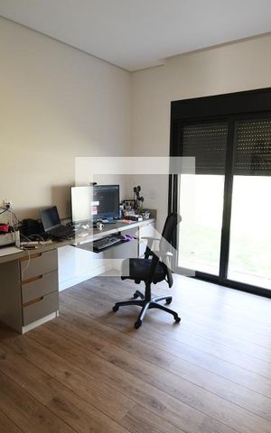 Casa de condomínio à venda com 265m², 4 quartos e 4 vagasEscritório