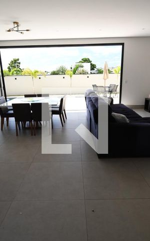 Casa de condomínio à venda com 265m², 4 quartos e 4 vagasSala