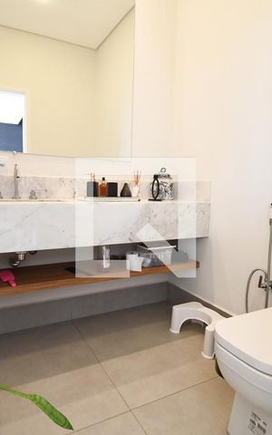 Casa de condomínio à venda com 265m², 4 quartos e 4 vagasLavabo
