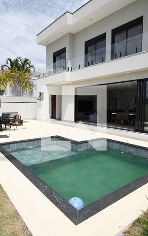 Casa de condomínio à venda com 265m², 4 quartos e 4 vagasPiscina / Quintal