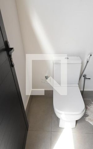 Casa de condomínio à venda com 265m², 4 quartos e 4 vagasBanheiro de serviço