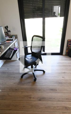 Casa de condomínio à venda com 265m², 4 quartos e 4 vagasEscritório