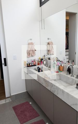 Casa de condomínio à venda com 265m², 4 quartos e 4 vagasBanheiro 4