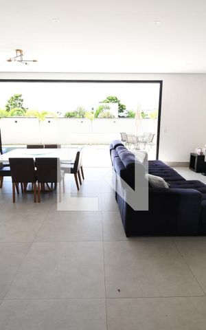Casa de condomínio à venda com 265m², 4 quartos e 4 vagasSala