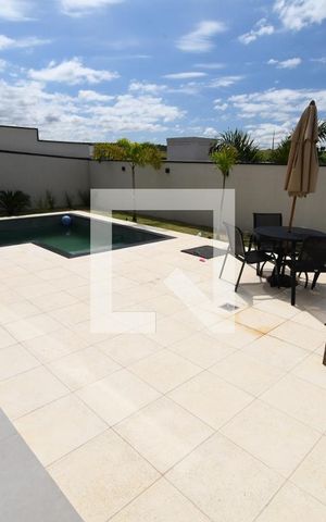 Casa de condomínio à venda com 265m², 4 quartos e 4 vagasPiscina / Quintal