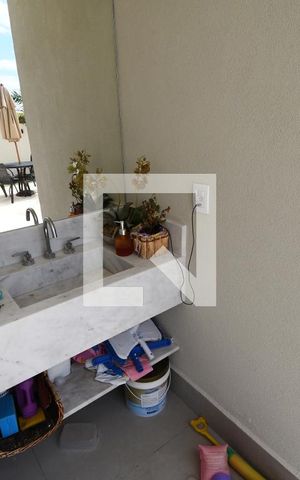 Casa de condomínio à venda com 265m², 4 quartos e 4 vagasBanheiro de serviço