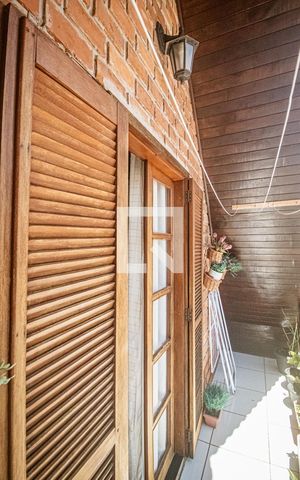 Casa à venda com 175m², 3 quartos e 2 vagas Casa à venda com 175m², 3 quartos e 2 vagasVaranda