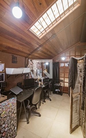 Casa à venda com 175m², 3 quartos e 2 vagas Casa à venda com 175m², 3 quartos e 2 vagasSala