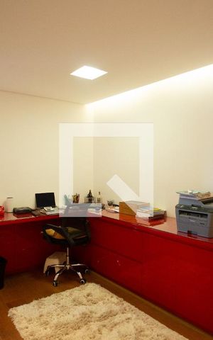 Apartamento à venda com 260m², 3 quartos e 4 vagas Apartamento à venda com 260m², 3 quartos e 4 vagasEscritório