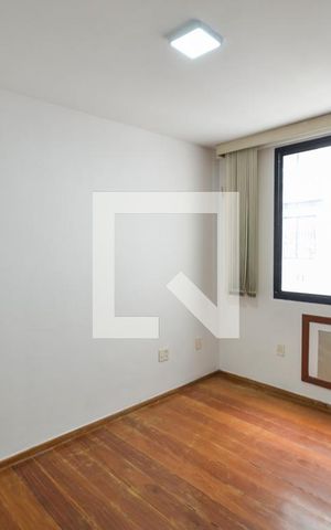 Apartamento à venda com 200m², 4 quartos e 2 vagas Apartamento à venda com 200m², 4 quartos e 2 vagasQuarto