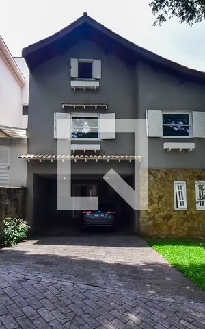 Casa de condomínio à venda com 415m², 4 quartos e 4 vagas Casa de condomínio à venda com 415m², 4 quartos e 4 vagasFachada