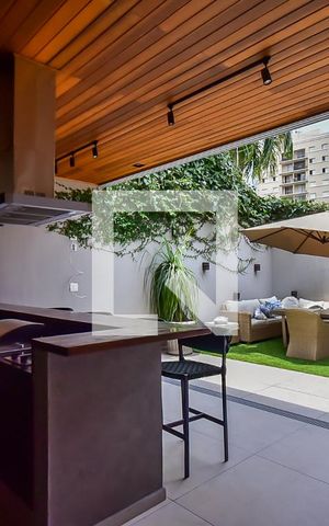 Casa de condomínio à venda com 415m², 4 quartos e 4 vagas Casa de condomínio à venda com 415m², 4 quartos e 4 vagasVaranda