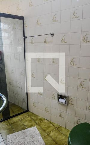 Casa à venda com 256m², 4 quartos e 1 vaga Casa à venda com 256m², 4 quartos e 1 vagaBanheiro Social