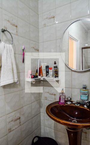 Casa à venda com 256m², 4 quartos e 1 vaga Casa à venda com 256m², 4 quartos e 1 vagaBanheiro da Suíte