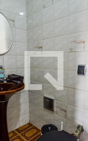 Casa à venda com 256m², 4 quartos e 1 vaga Casa à venda com 256m², 4 quartos e 1 vagaBanheiro da Suíte