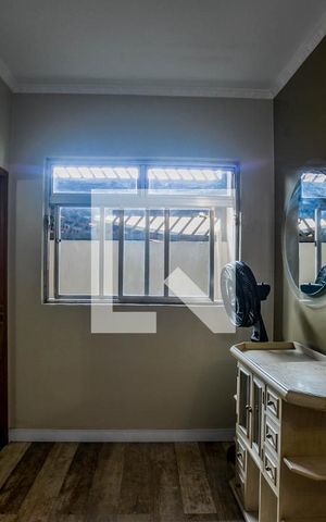 Casa à venda com 256m², 4 quartos e 1 vaga Casa à venda com 256m², 4 quartos e 1 vagaSala