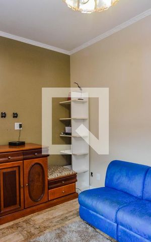 Casa à venda com 256m², 4 quartos e 1 vaga Casa à venda com 256m², 4 quartos e 1 vagaSala