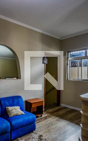 Casa à venda com 256m², 4 quartos e 1 vaga Casa à venda com 256m², 4 quartos e 1 vagaSala