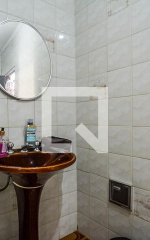 Casa à venda com 256m², 4 quartos e 1 vaga Casa à venda com 256m², 4 quartos e 1 vagaBanheiro da Suíte