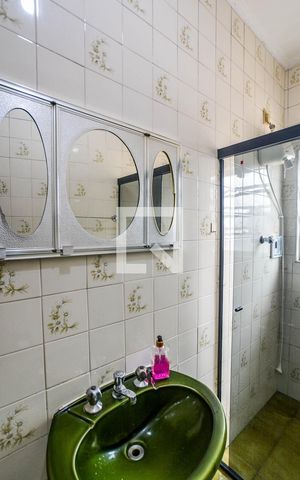 Casa à venda com 256m², 4 quartos e 1 vaga Casa à venda com 256m², 4 quartos e 1 vagaBanheiro Social