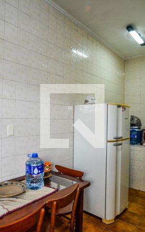 Casa à venda com 256m², 4 quartos e 1 vaga Casa à venda com 256m², 4 quartos e 1 vagaCozinha