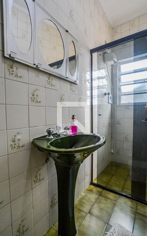 Casa à venda com 256m², 4 quartos e 1 vaga Casa à venda com 256m², 4 quartos e 1 vagaBanheiro Social