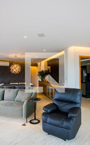 Apartamento à venda com 232m², 4 quartos e 4 vagas Apartamento à venda com 232m², 4 quartos e 4 vagasSala