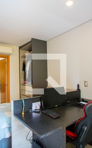 Apartamento à venda com 232m², 4 quartos e 4 vagas Apartamento à venda com 232m², 4 quartos e 4 vagasQuarto 2 - Suíte