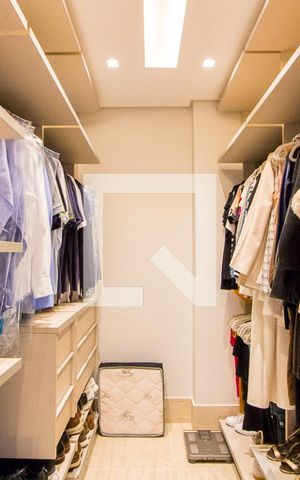 Apartamento à venda com 232m², 4 quartos e 4 vagas Apartamento à venda com 232m², 4 quartos e 4 vagasCloset do quarto 1
