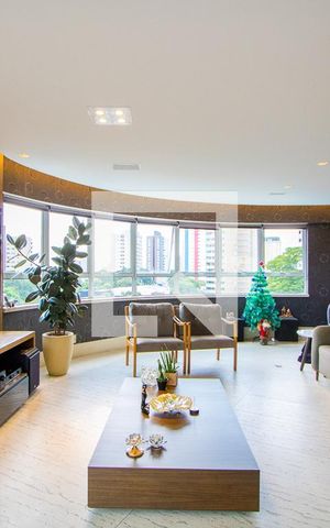 Apartamento à venda com 232m², 4 quartos e 4 vagas Apartamento à venda com 232m², 4 quartos e 4 vagasSala