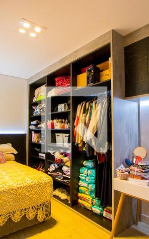 Apartamento à venda com 232m², 4 quartos e 4 vagas Apartamento à venda com 232m², 4 quartos e 4 vagasQuarto 3 - Suíte