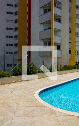 Apartamento à venda com 232m², 4 quartos e 4 vagas Apartamento à venda com 232m², 4 quartos e 4 vagasÁrea comum - Piscina