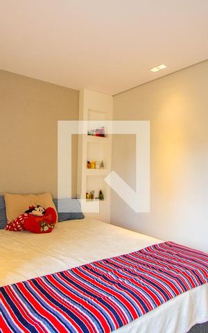 Apartamento à venda com 232m², 4 quartos e 4 vagas Apartamento à venda com 232m², 4 quartos e 4 vagasQuarto 1 - Suíte