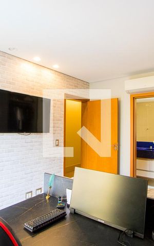 Apartamento à venda com 232m², 4 quartos e 4 vagas Apartamento à venda com 232m², 4 quartos e 4 vagasQuarto 2 - Suíte