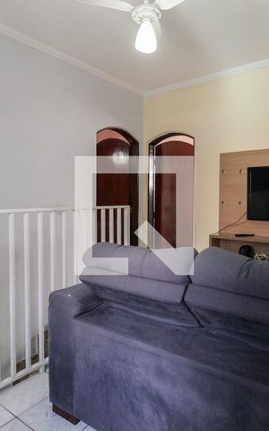 Casa à venda com 205m², 3 quartos e 3 vagas Casa à venda com 205m², 3 quartos e 3 vagasSala 2