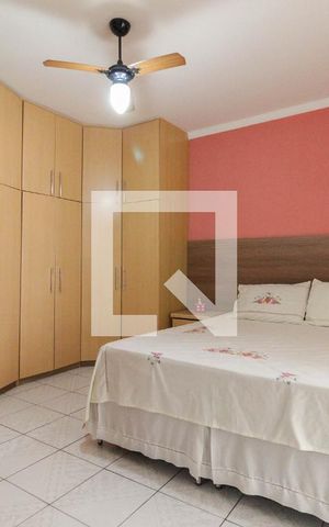 Casa à venda com 205m², 3 quartos e 3 vagas Casa à venda com 205m², 3 quartos e 3 vagasQuarto 2