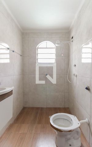 Casa à venda com 205m², 3 quartos e 3 vagas Casa à venda com 205m², 3 quartos e 3 vagasBanheiro de Serviço