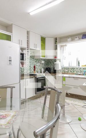 Casa à venda com 205m², 3 quartos e 3 vagas Casa à venda com 205m², 3 quartos e 3 vagasCozinha