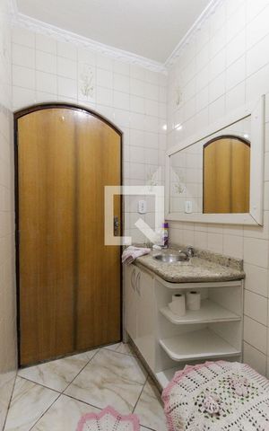 Casa à venda com 205m², 3 quartos e 3 vagas Casa à venda com 205m², 3 quartos e 3 vagasBanheiro 2