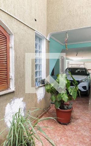 Casa à venda com 205m², 3 quartos e 3 vagas Casa à venda com 205m², 3 quartos e 3 vagasÁrea Externa