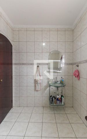 Casa à venda com 205m², 3 quartos e 3 vagas Casa à venda com 205m², 3 quartos e 3 vagasBanheiro 1
